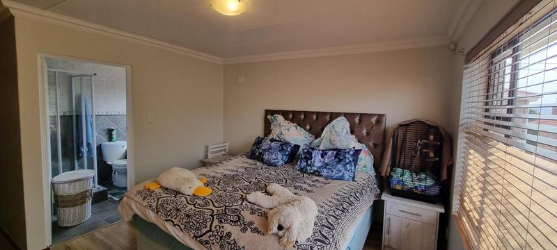 3 Bedroom Property for Sale in Fraaiuitsig Western Cape